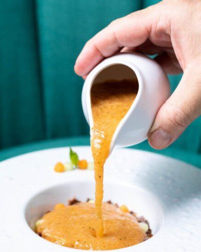 Sopa fria de melo cantaloupe com presunto da serra de Monchique e filamentos de gengibre, Restaurante NUMA, em Portimão.